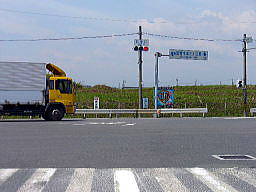 ��������E�ԉŃV�F�[�r���O�@���炻��G�X�e�ō������H�𗘗p������x�C���^�[�`�F���W�����Ԃ��ăA�J�z���ւ��z���̕�1