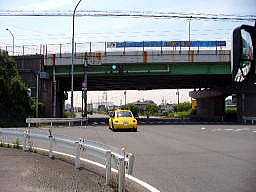 ��������E�ԉŃV�F�[�r���O�@���炻��G�X�e�ō������H�𗘗p������x�C���^�[�`�F���W�����Ԃ��ăA�J�z���ւ��z���̕�4